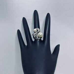 Silver Tone Adjustable Statement Ring With Faux Pearls & Leaf Design (R436)